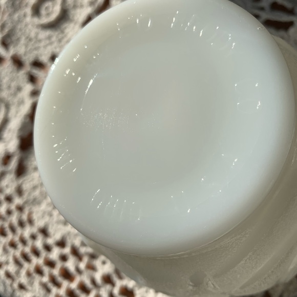 Milk Glass Tulip Shape Vase Swirl Design - Picture 7 of 10